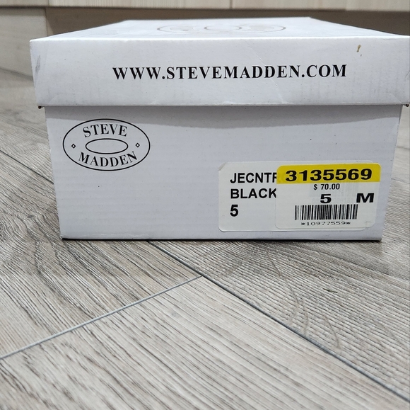 New Steve Madden Shoes - Picture 2 of 5